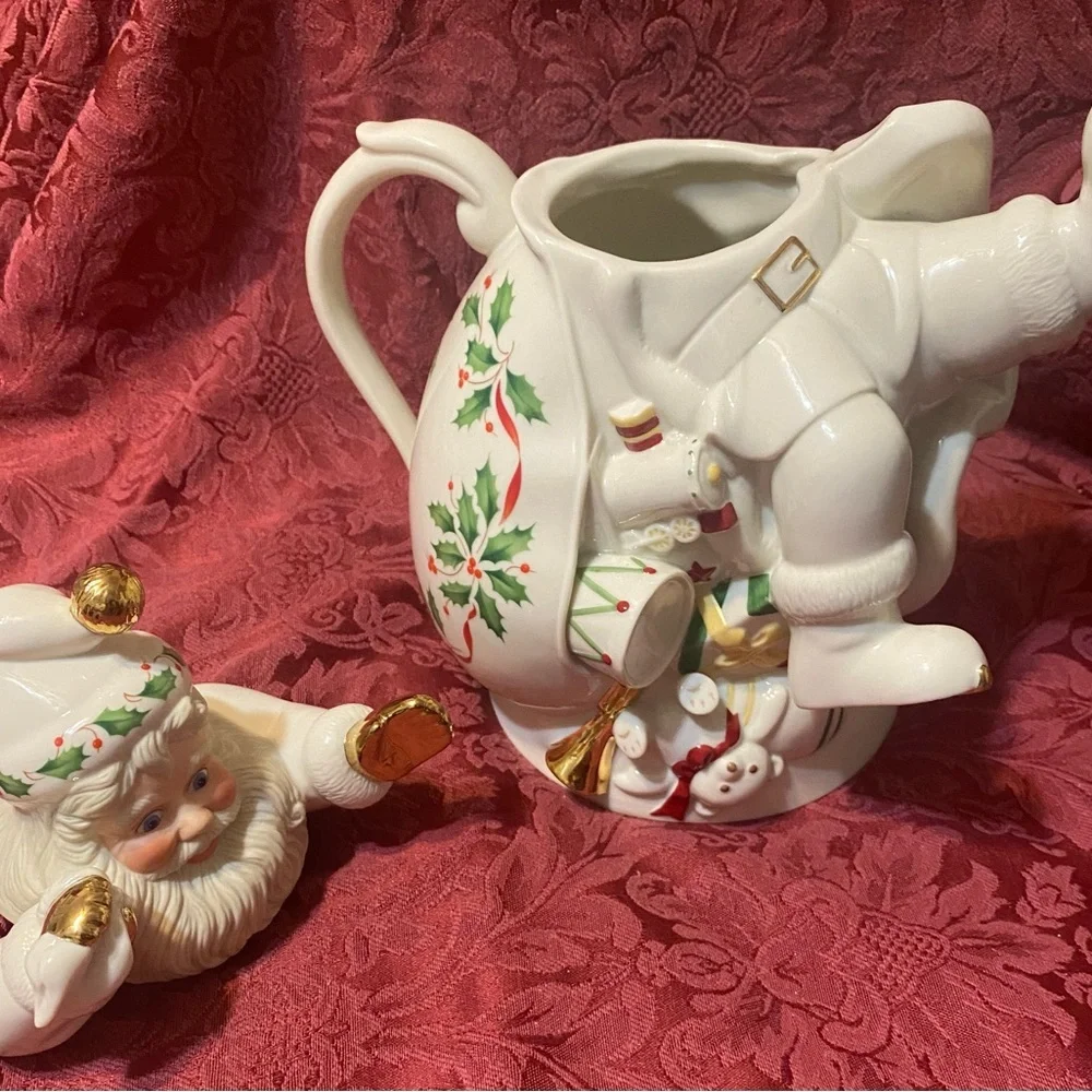 Lenox Holiday Santa Porcelain Gold Trim Whimsical‎ Collector Teapot VINTAGE